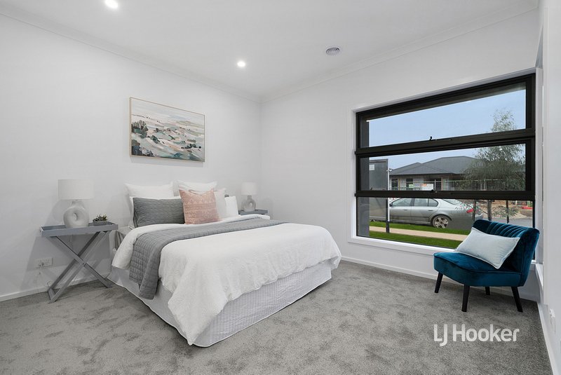 Photo - 20 Winton Drive, Fraser Rise VIC 3336 - Image 9