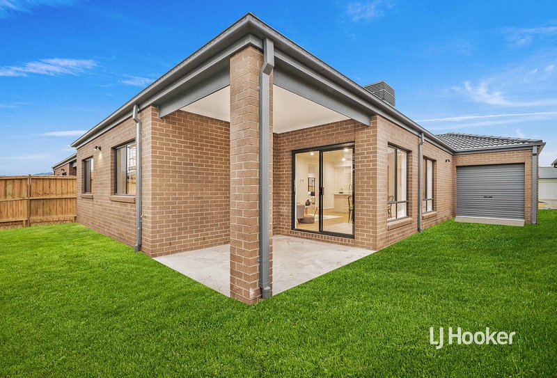 Photo - 20 Winton Drive, Fraser Rise VIC 3336 - Image 17