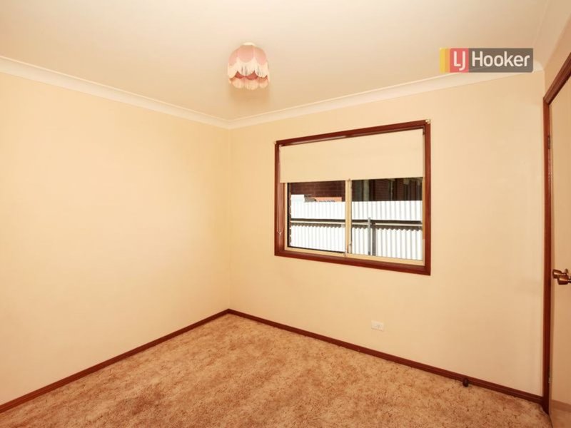 Photo - 20 Wiradjuri Crescent, Wagga Wagga NSW 2650 - Image 6