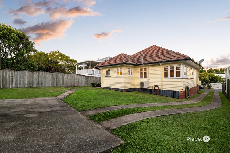 Photo - 20 Woodrow Drive, Coorparoo QLD 4151 - Image 20