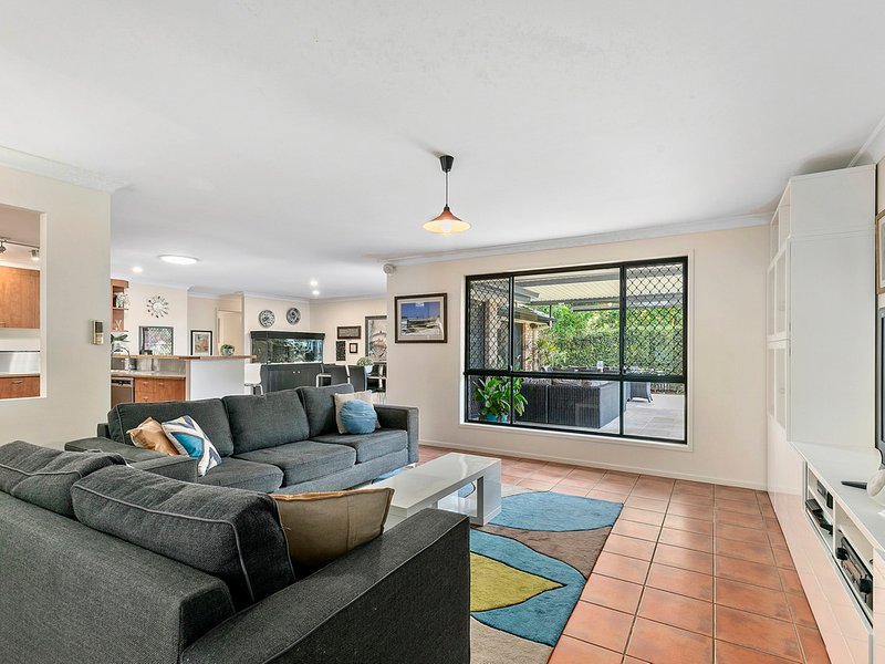 Photo - 20 Wyncroft Street, Holland Park QLD 4121 - Image 8