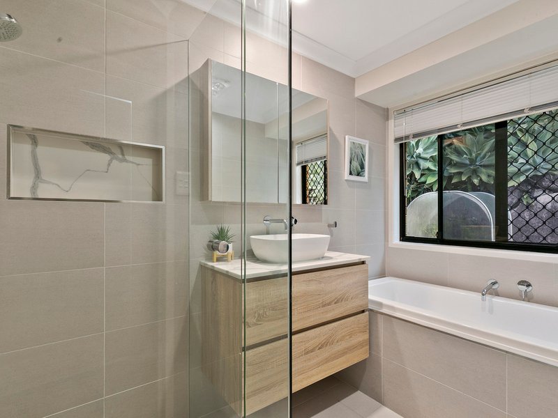 Photo - 20 Wyncroft Street, Holland Park QLD 4121 - Image 13