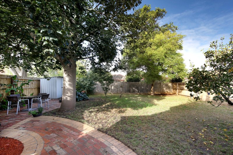 Photo - 20 Yaralla Road, Bentleigh East VIC 3165 - Image 9