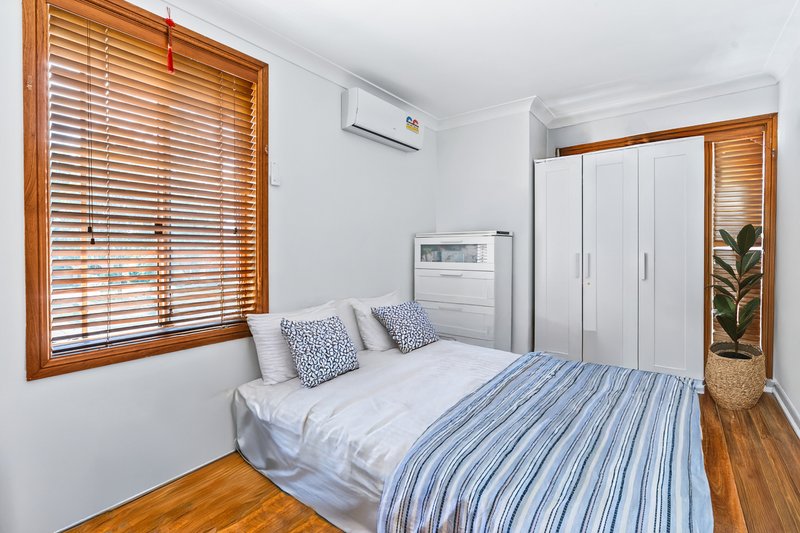 Photo - 20 Yeronga Close, St Johns Park NSW 2176 - Image 7