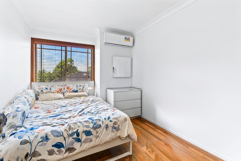 Photo - 20 Yeronga Close, St Johns Park NSW 2176 - Image 8