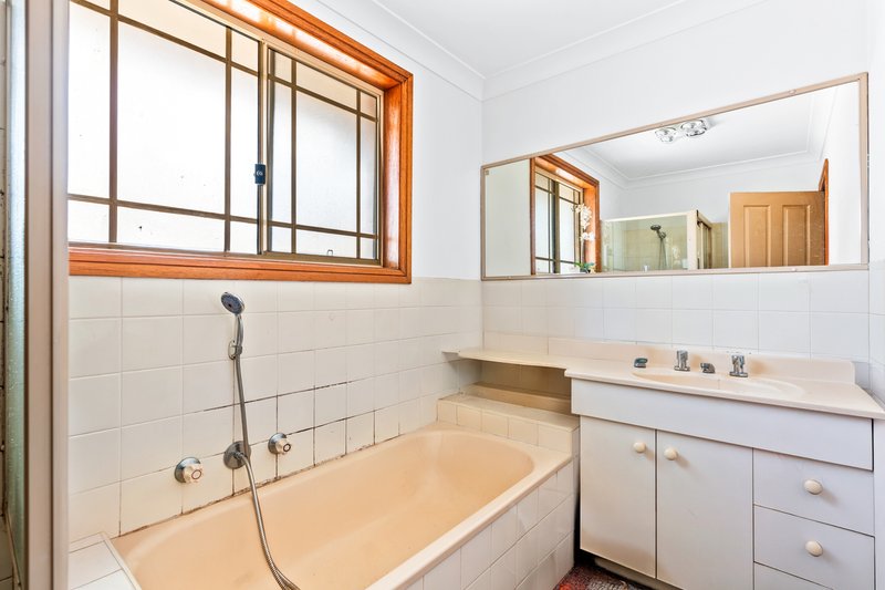 Photo - 20 Yeronga Close, St Johns Park NSW 2176 - Image 10