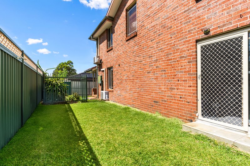 Photo - 20 Yeronga Close, St Johns Park NSW 2176 - Image 11