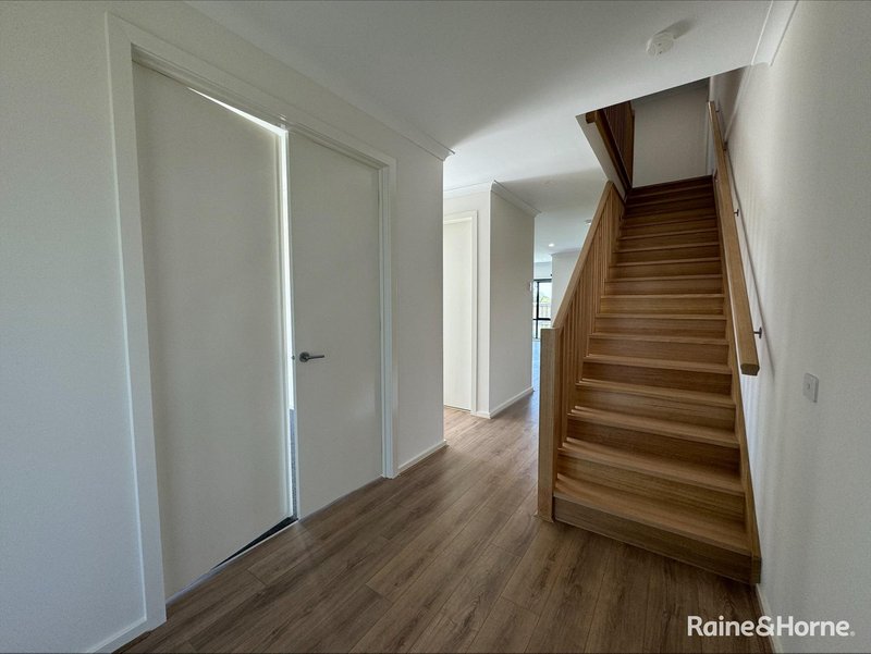 Photo - 20 Zoe Street, Rockbank VIC 3335 - Image 2