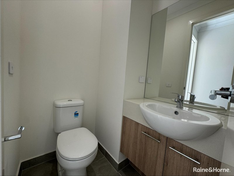 Photo - 20 Zoe Street, Rockbank VIC 3335 - Image 15