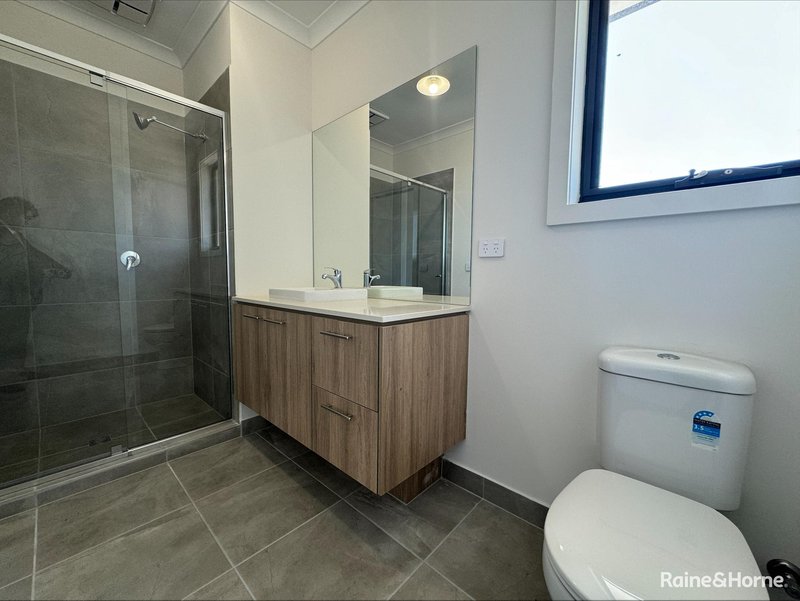 Photo - 20 Zoe Street, Rockbank VIC 3335 - Image 16