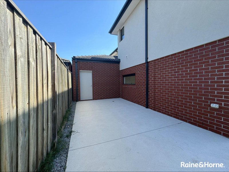 Photo - 20 Zoe Street, Rockbank VIC 3335 - Image 18
