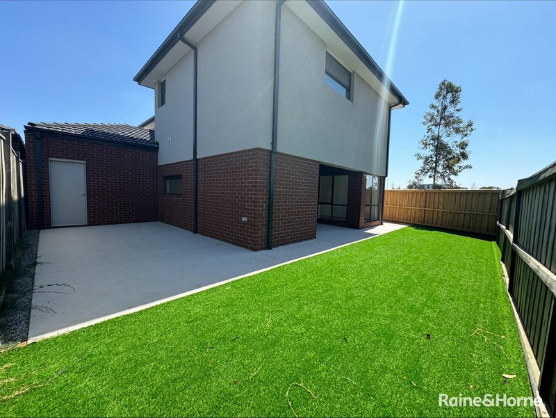 Photo - 20 Zoe Street, Rockbank VIC 3335 - Image 21