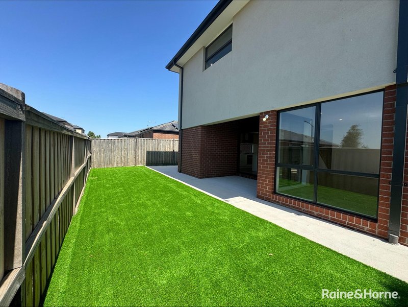 Photo - 20 Zoe Street, Rockbank VIC 3335 - Image 22