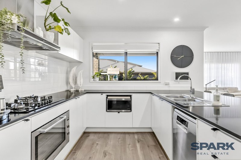 Photo - 200 Frontier Avenue, Aintree VIC 3336 - Image 3