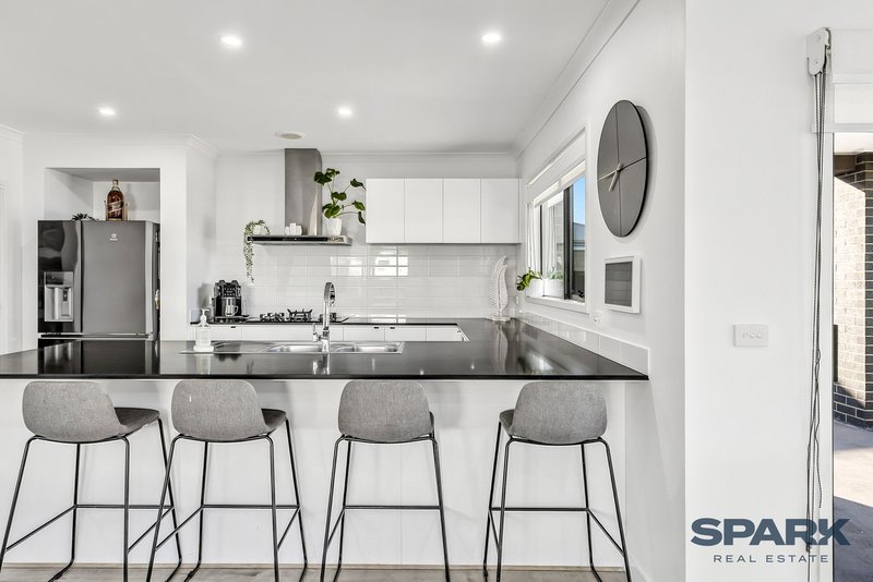 Photo - 200 Frontier Avenue, Aintree VIC 3336 - Image 4