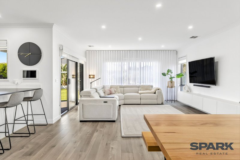 Photo - 200 Frontier Avenue, Aintree VIC 3336 - Image 5