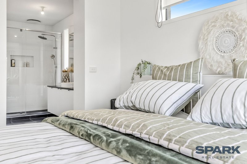Photo - 200 Frontier Avenue, Aintree VIC 3336 - Image 8