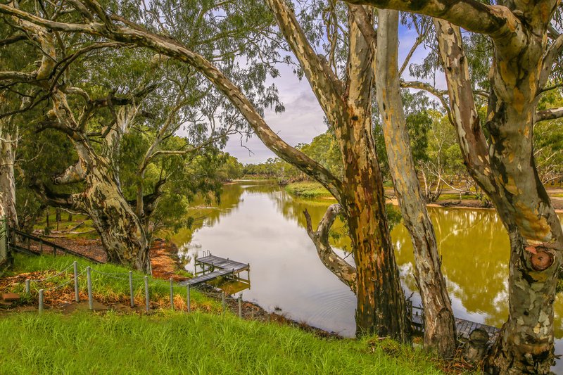 Photo - 200 River Street, Deniliquin NSW 2710 - Image 3