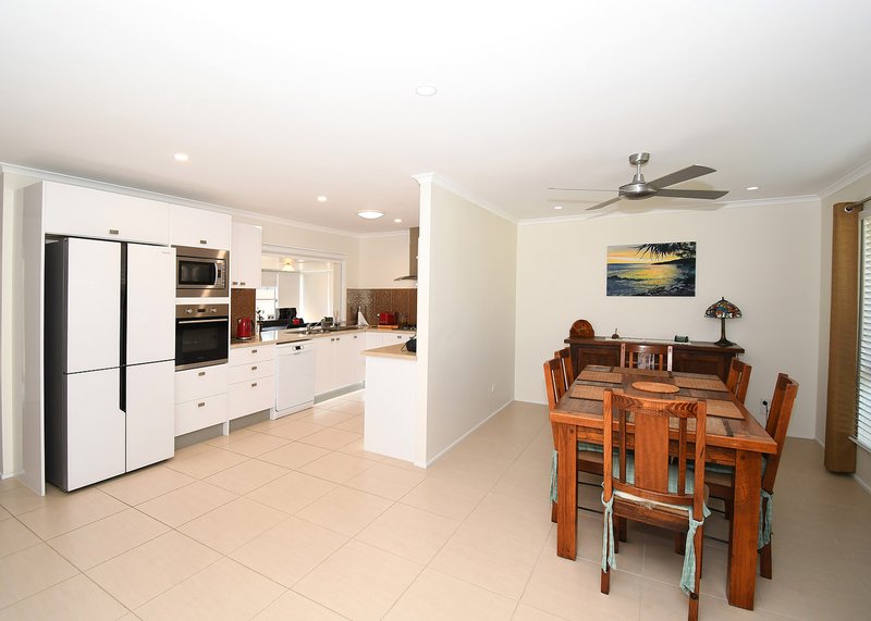 Photo - 200 Truro Street, Urangan QLD 4655 - Image 4