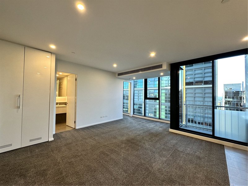 Photo - 2001/560 Lonsdale Street, Melbourne VIC 3000 - Image 2