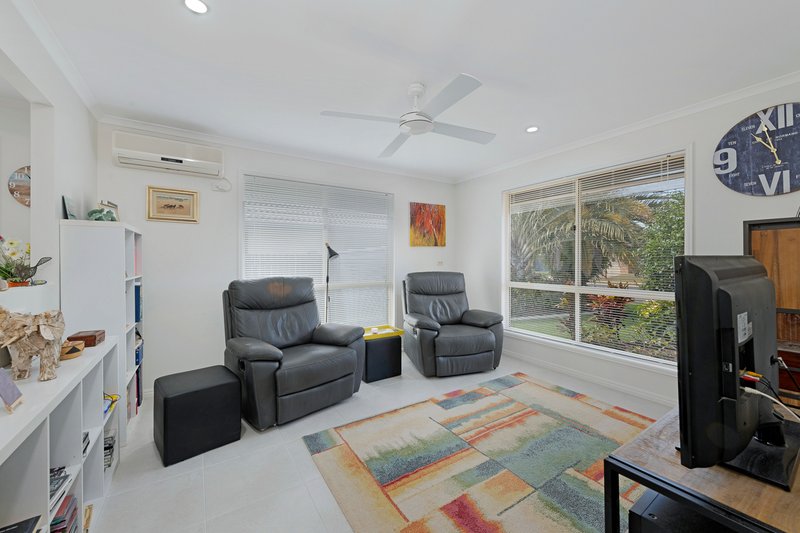 Photo - 201 Barolin Esplanade, Coral Cove QLD 4670 - Image 12