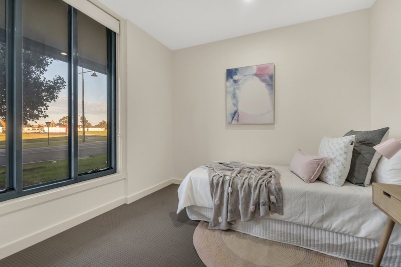 Photo - 20/1 Brunswick Crescent, Craigieburn VIC 3064 - Image 3