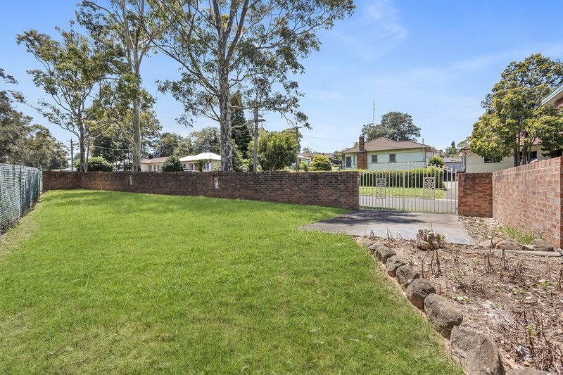 Photo - 201 Gladstone Avenue, Mount Saint Thomas NSW 2500 - Image 8