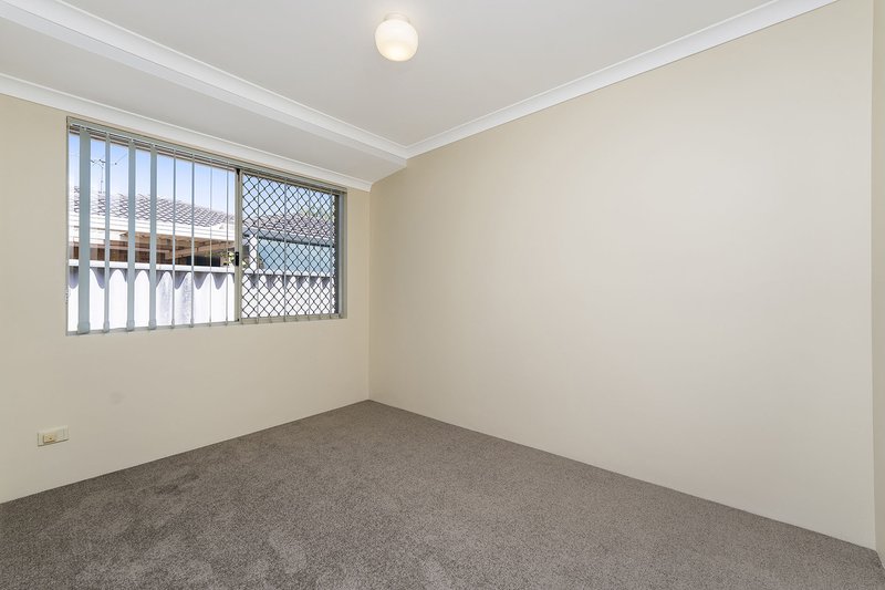 Photo - 201 Grand Ocean Boulevard, Port Kennedy WA 6172 - Image 12