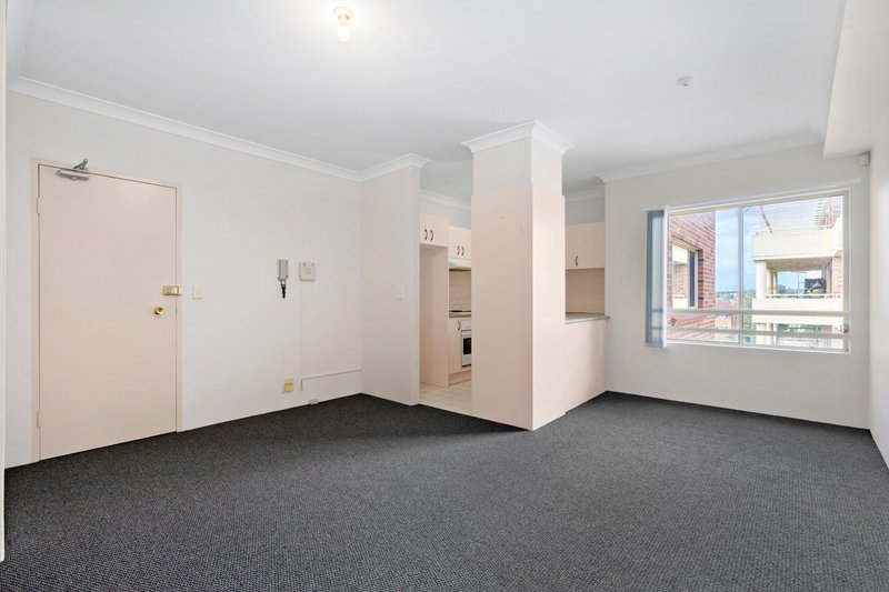 Photo - 20/11 Oxford Street, Blacktown NSW 2148 - Image 2