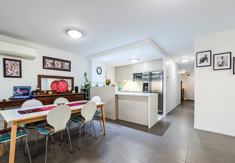 Photo - 201/14 Oxley Avenue, Woody Point QLD 4019 - Image 5