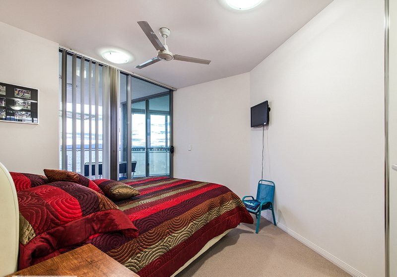 Photo - 201/14 Oxley Avenue, Woody Point QLD 4019 - Image 11