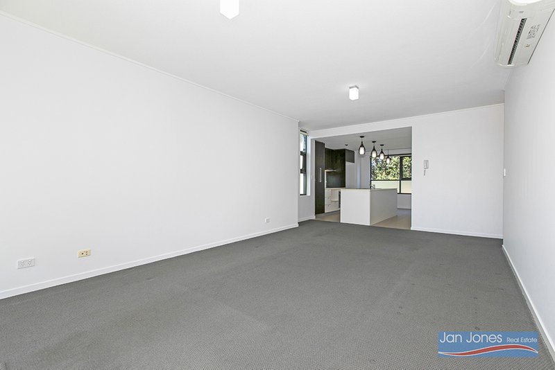 Photo - 201/25 Dix Street, Redcliffe QLD 4020 - Image 5