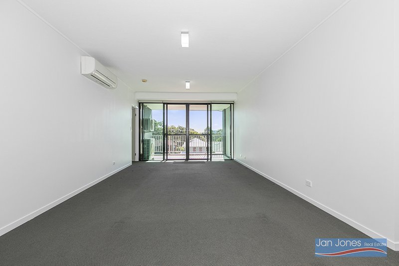 Photo - 201/25 Dix Street, Redcliffe QLD 4020 - Image 7