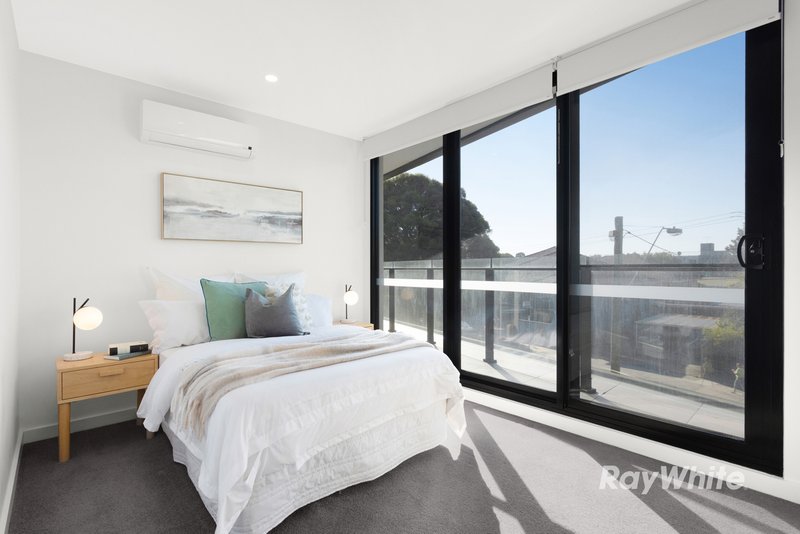 Photo - 201/257 Neerim Road, Carnegie VIC 3163 - Image 4