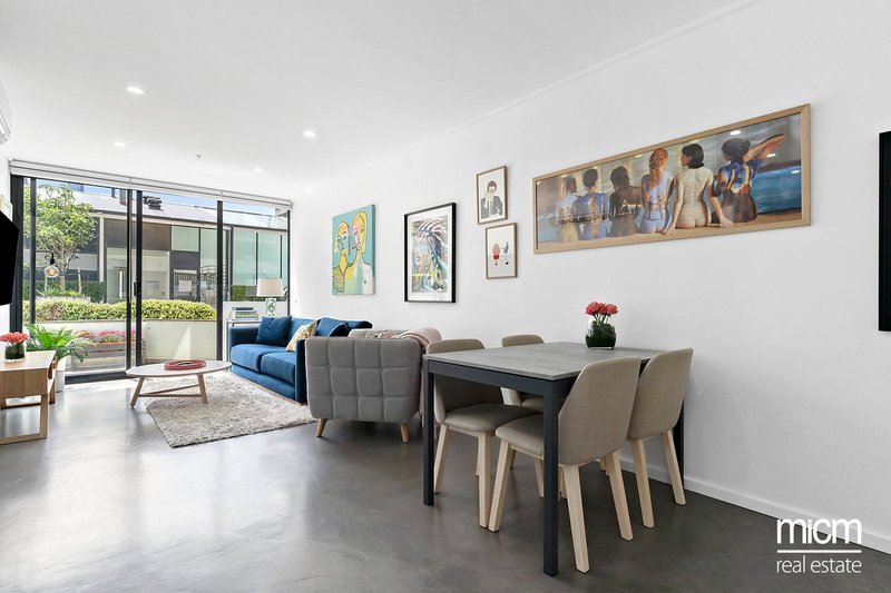 Photo - 201/28 Bank Street, South Melbourne VIC 3205 - Image 2