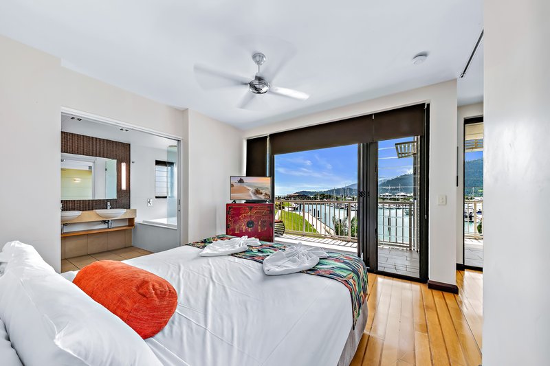 Photo - 201/33 Port Drive, Airlie Beach QLD 4802 - Image 9