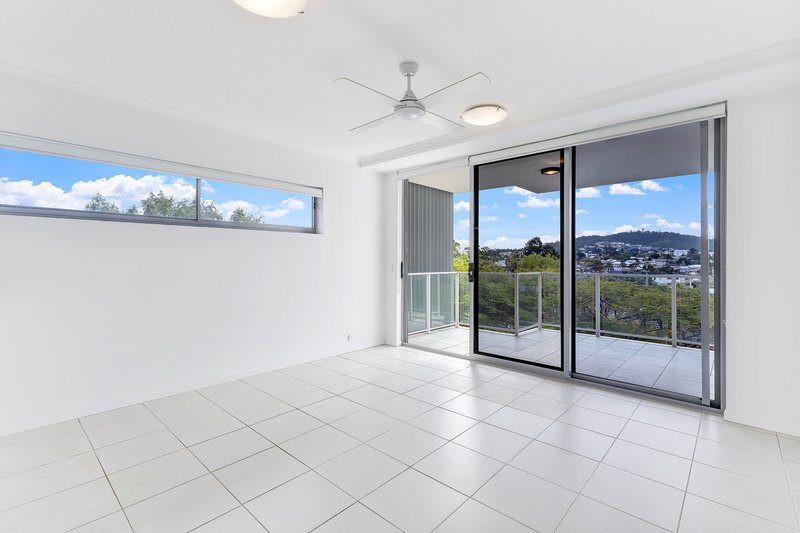 Photo - 201/40 Mascar Street, Upper Mount Gravatt QLD 4122 - Image 2