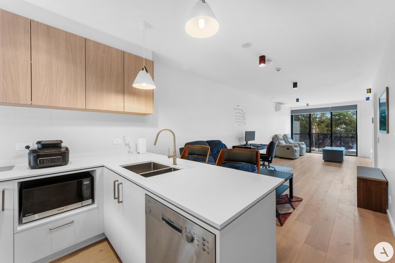 Photo - 20/15 Cynthea Teague Crescent, Greenway ACT 2900 - Image 9