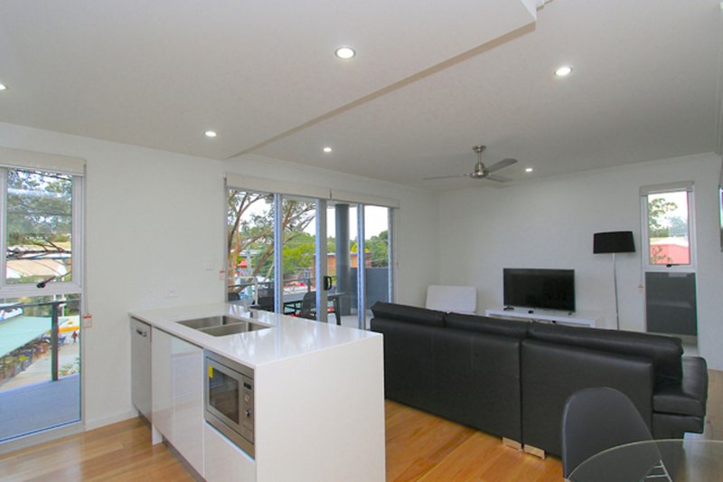 Photo - 20/2 Laurence Street, St Lucia QLD 4067 - Image 3