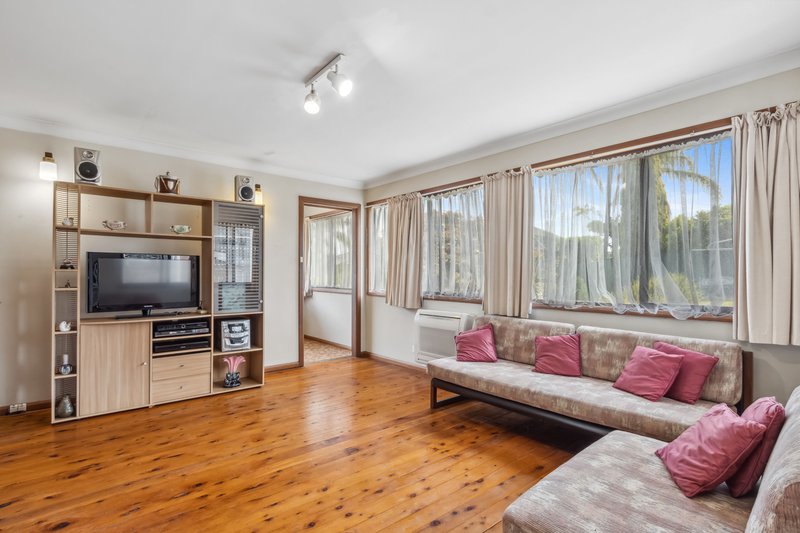 Photo - 202 Lorraine Street, Peakhurst Heights NSW 2210 - Image 2