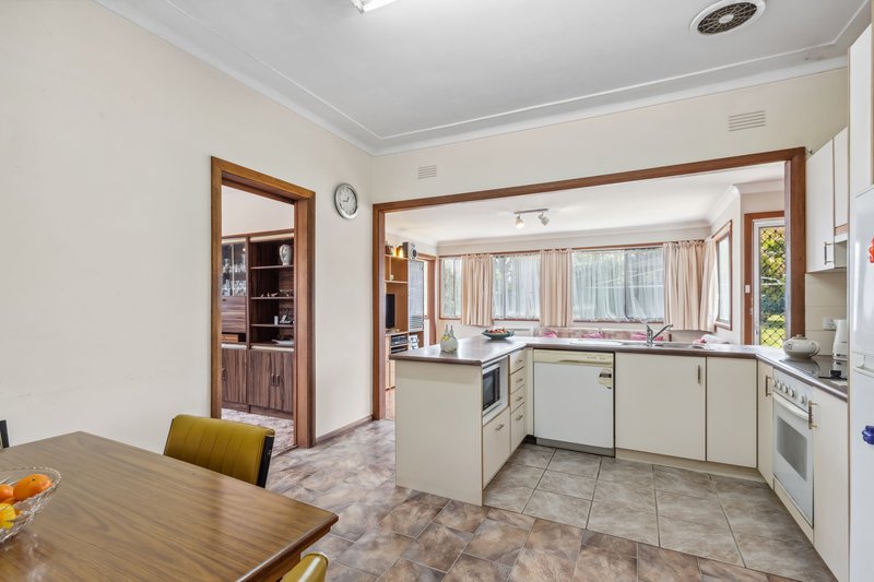 Photo - 202 Lorraine Street, Peakhurst Heights NSW 2210 - Image 4