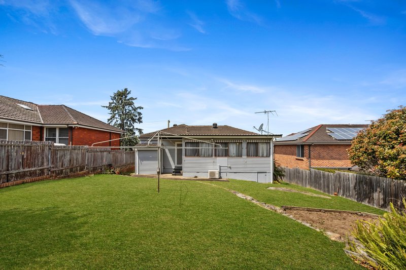 Photo - 202 Lorraine Street, Peakhurst Heights NSW 2210 - Image 7