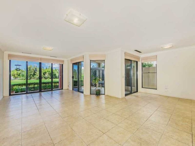 Photo - 2020/1 The Vistas Drive Emerald Lakes , Carrara QLD 4211 - Image 3