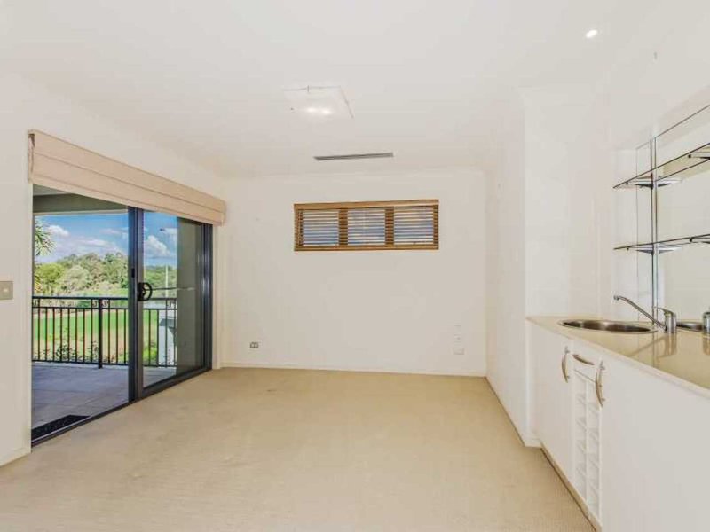 Photo - 2020/1 The Vistas Drive Emerald Lakes , Carrara QLD 4211 - Image 6