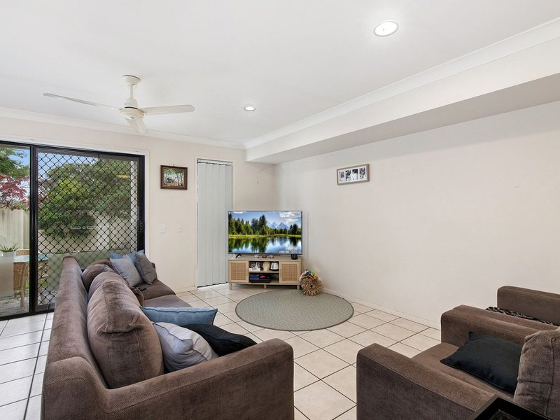 Photo - 202/1-15 Gentian Drive, Arundel QLD 4214 - Image 5