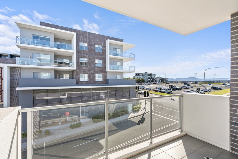Photo - 202/1 Evelyn Court, Shellharbour City Centre NSW 2529 - Image 2