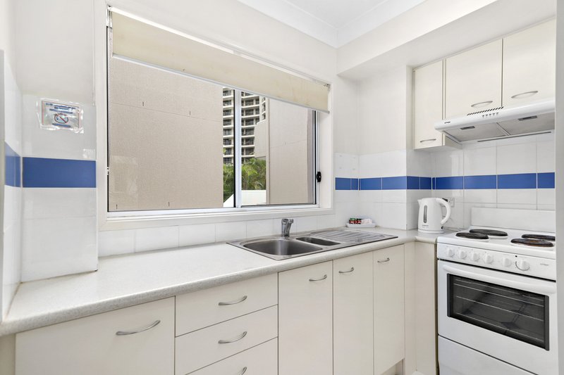 Photo - 20/21 Markwell Avenue, Surfers Paradise QLD 4217 - Image 3