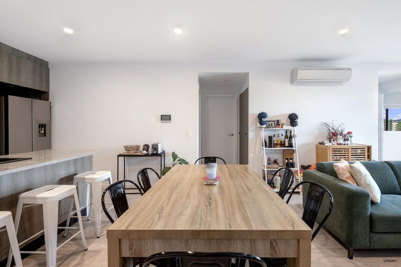 Photo - 202/135 Eugaree Street, Southport QLD 4215 - Image 5