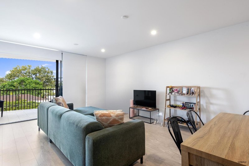 Photo - 202/135 Eugaree Street, Southport QLD 4215 - Image 6