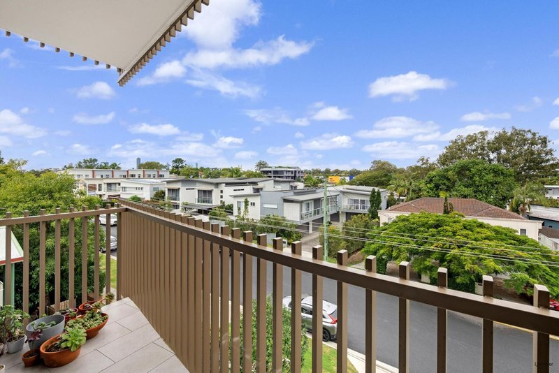 Photo - 202/135 Eugaree Street, Southport QLD 4215 - Image 8